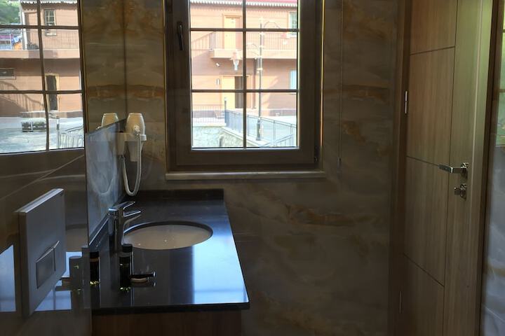 Room 52 of 72
