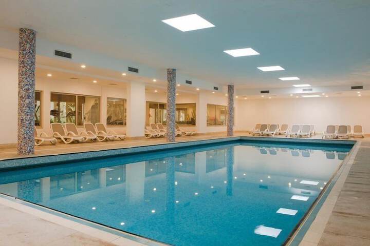 Pool 53 of 196