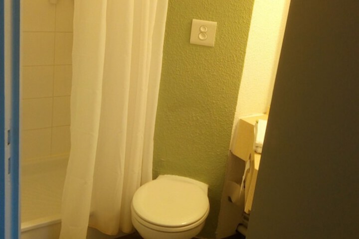 Room 30 of 59