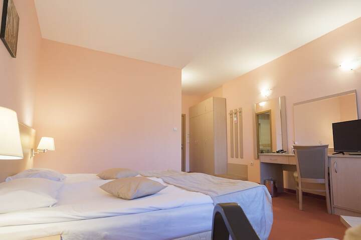 Room 14 of 48