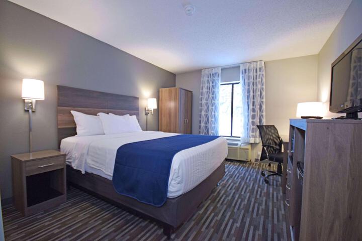 1 Queen Bed (13 of 22)