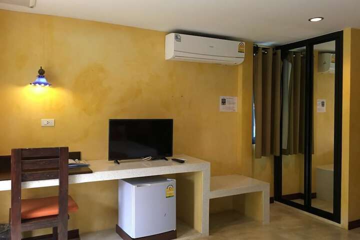 Room 20 of 38