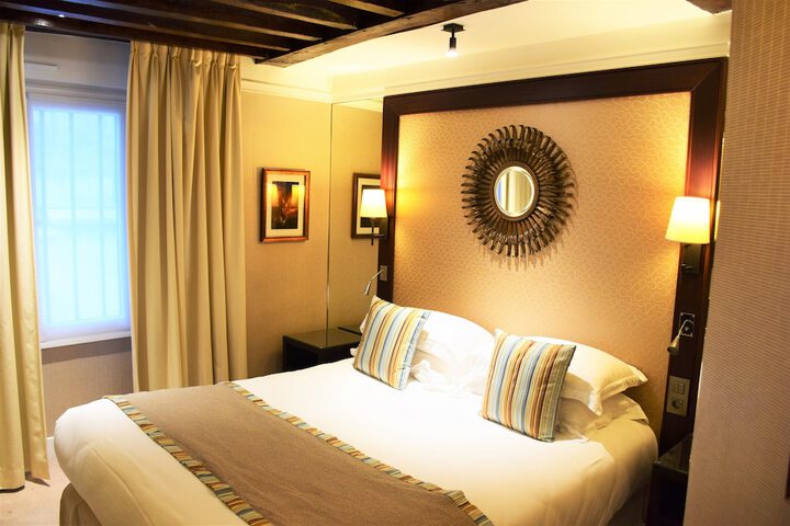 Room 11 of 34