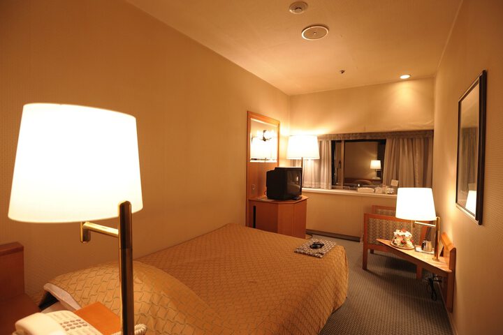 Room 18 of 65