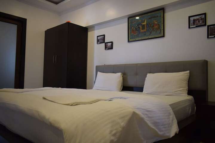 Room 21 of 144