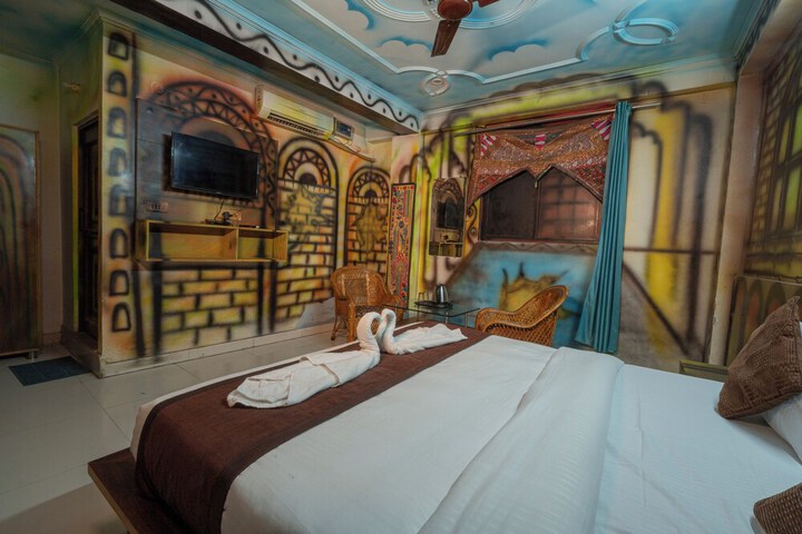 Room 18 of 37