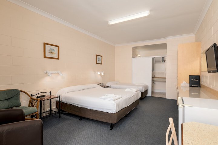 Room 6 of 24