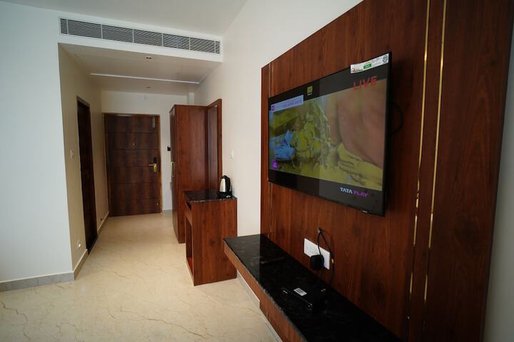 Room 12 of 103