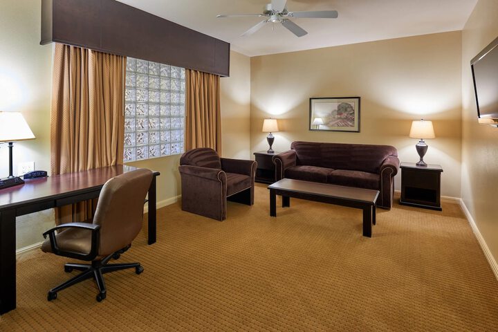 Room 11 of 27