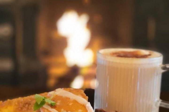 Lounge 31 of 43