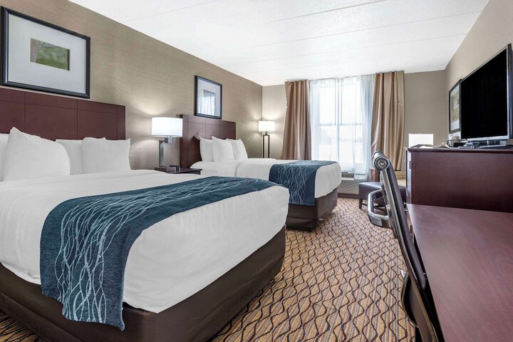 2 Double Beds (7 of 9)