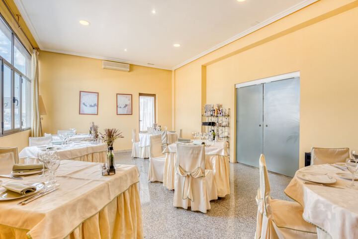Banquet hall