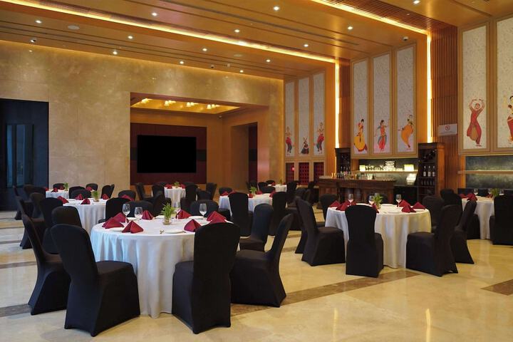 Ballroom/Hall 66 of 85