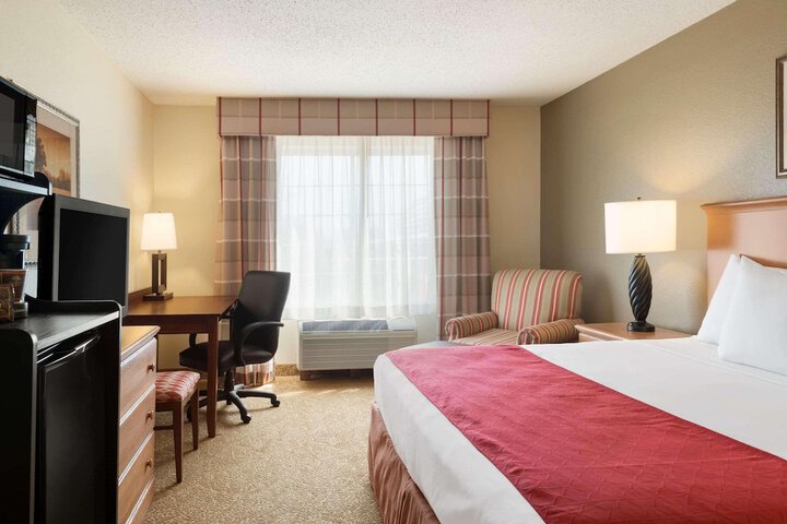 1 King Bed (1 of 4)