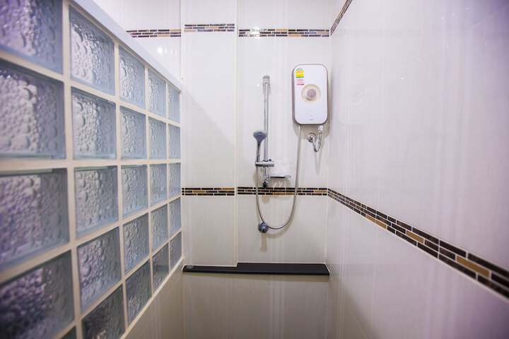 Room 65 of 83