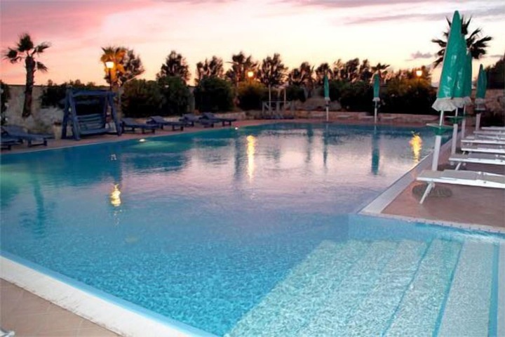 Hotel Pool