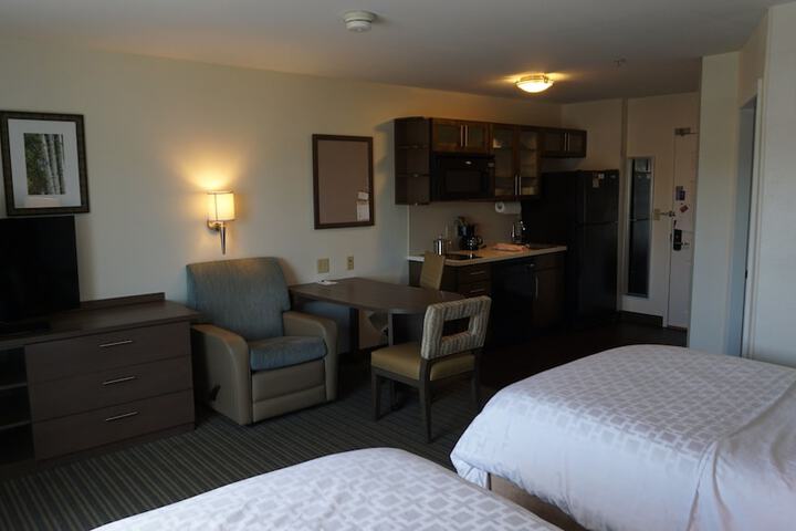 1 Queen Bed Studio Suite (5 of 22)
