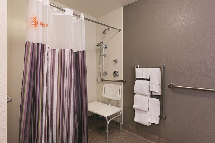 2 Double Beds Mobility Accessible Bathtub with Grab Bars (6 of 13)