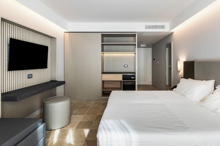 Room 11 of 27