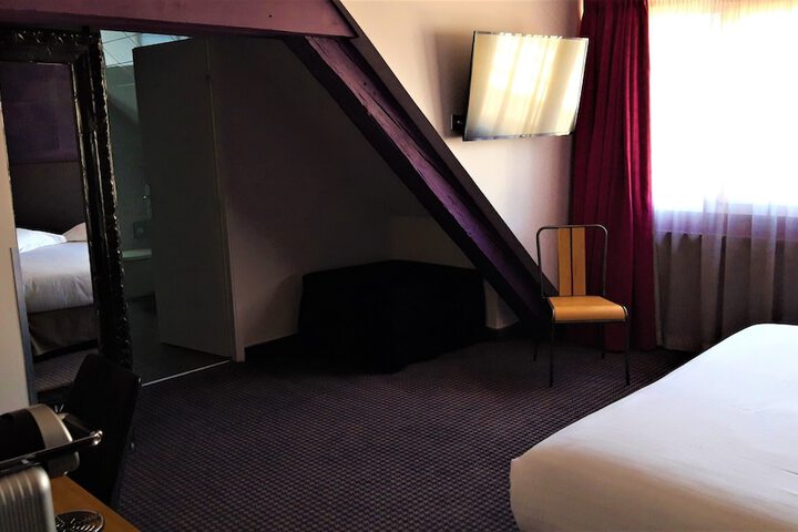 Room 28 of 80
