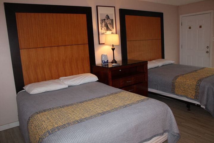 Deluxe 2 Double Beds (4 of 9)