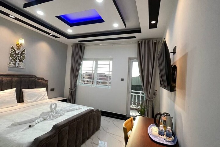 Room 3 of 18