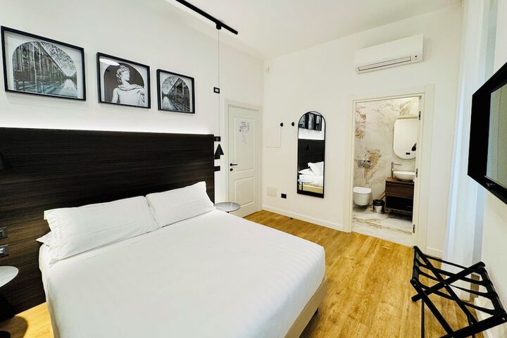 Room 11 of 33