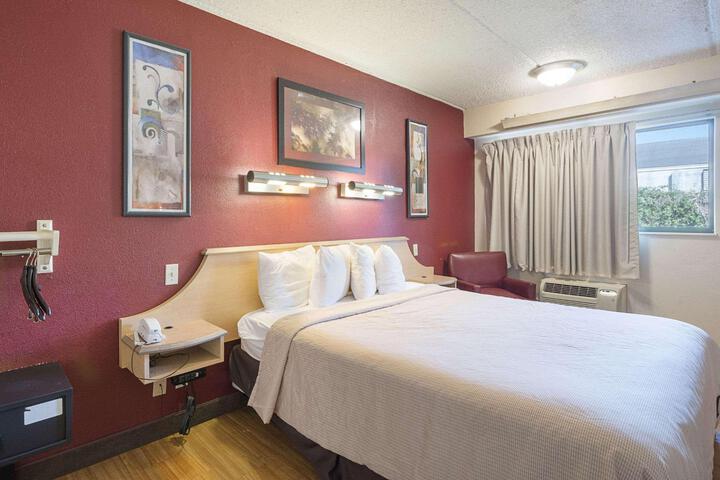 1 King Bed (12 of 13)