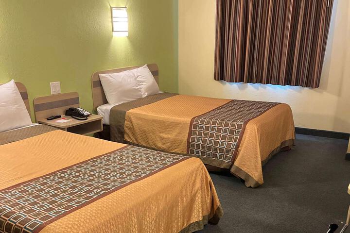 2 Queen Beds (4 of 14)