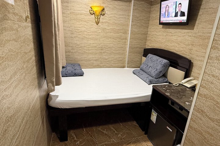 Room 33 of 138