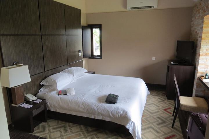 Room 4 of 39