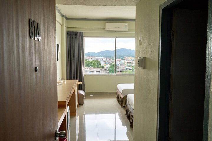 Room 8 of 39