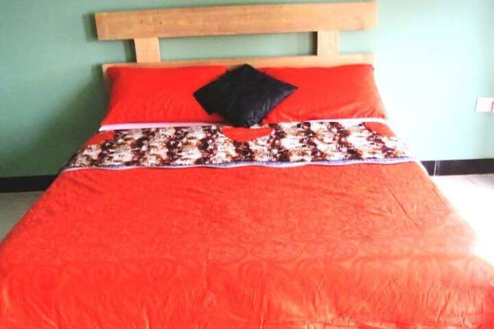 Room 4 of 12