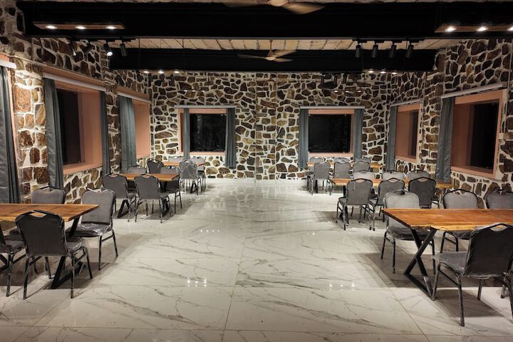 Dining 47 of 51