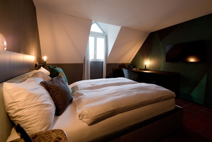 Room 10 of 24