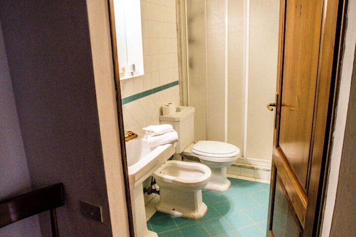 Room 120 of 143