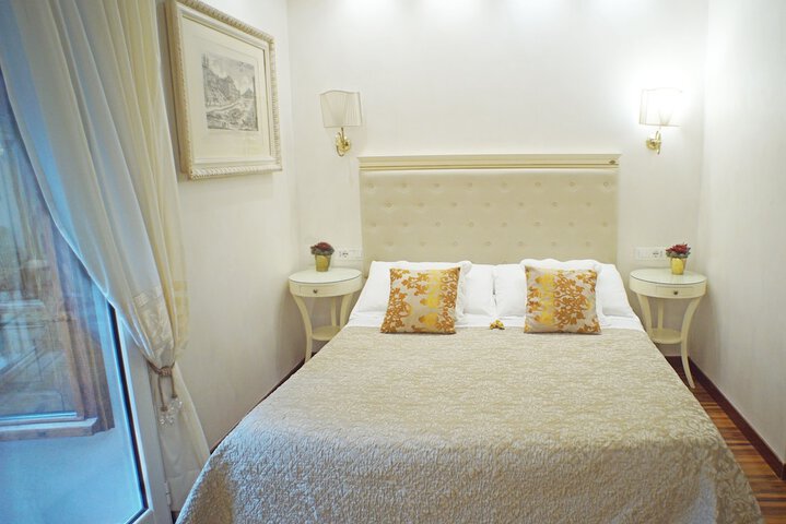 Room 18 of 25