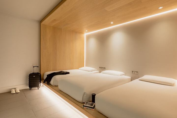 Room 25 of 49