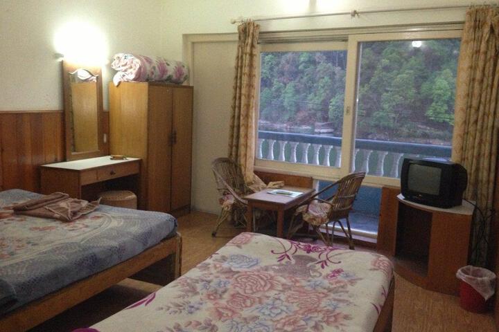 Room 3 of 5