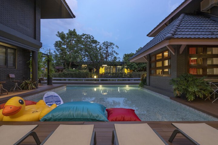 Pool 176 of 219