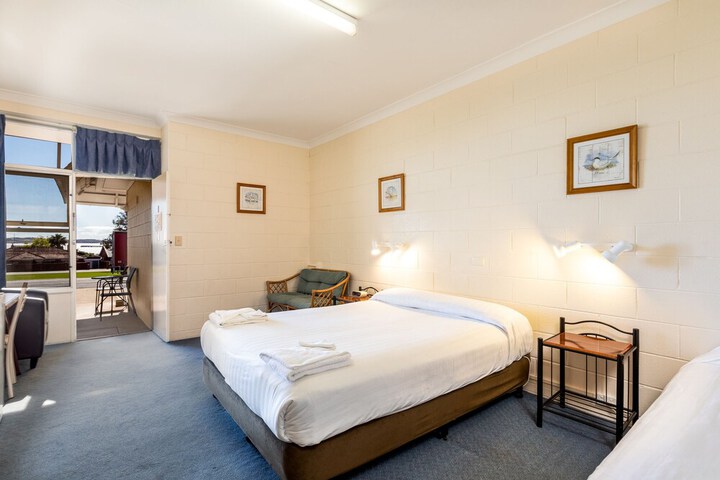 Room 7 of 24