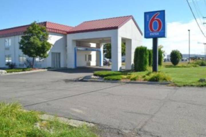 Hotel 2 of 65