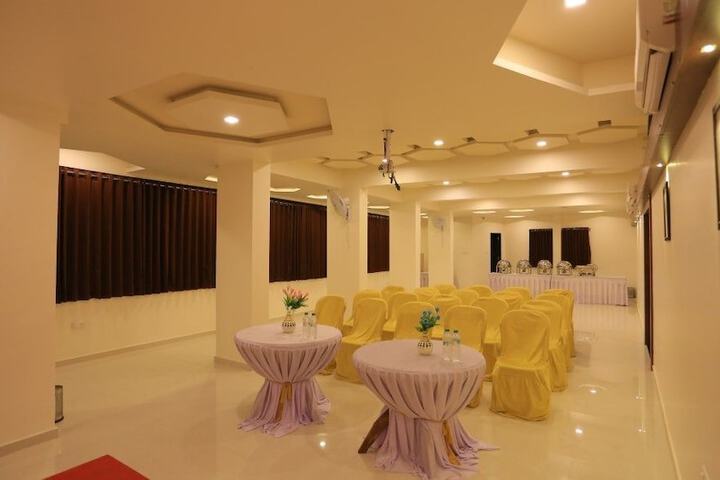 Ballroom/Hall 23 of 26