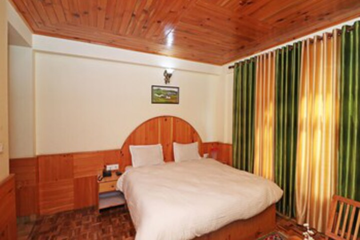 Room 10 of 16