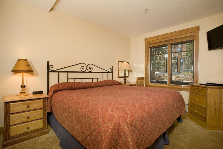 Room 33 of 180