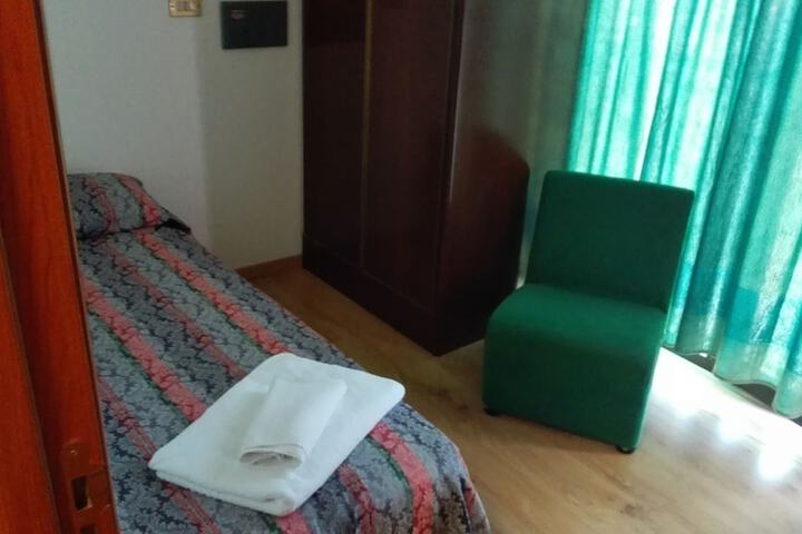 Room 7 of 42