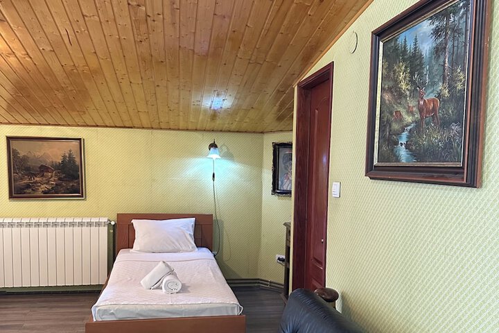 Room 30 of 83