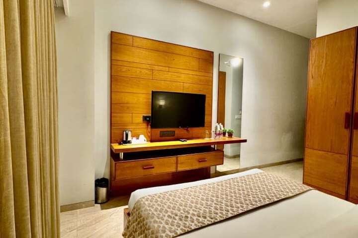 Room 3 of 18
