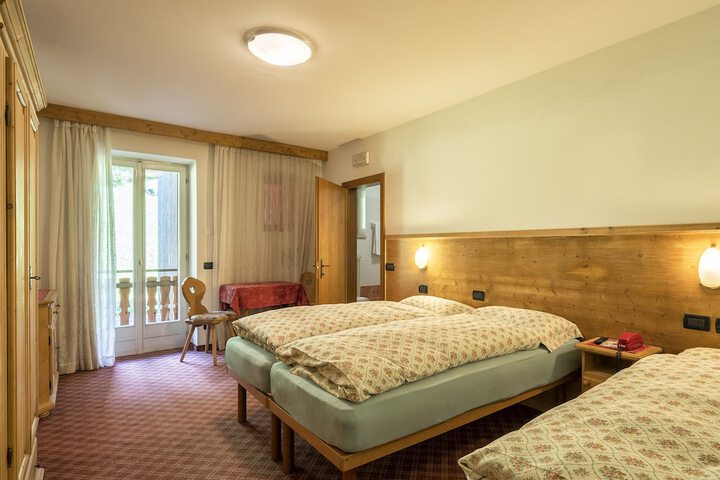 Room 14 of 33