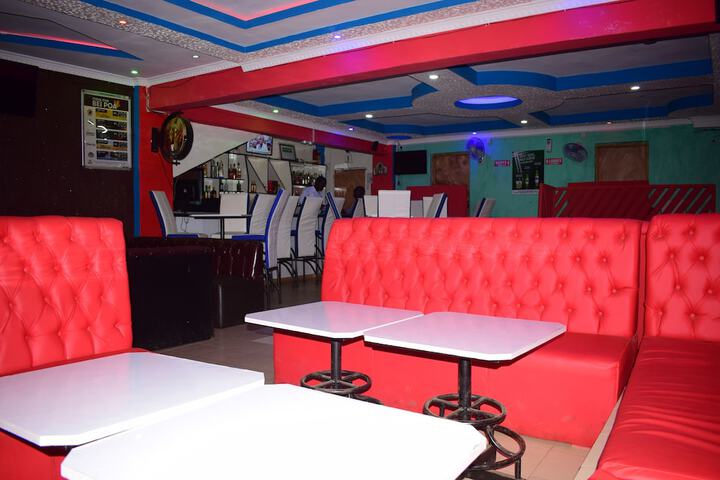 Lounge 30 of 40